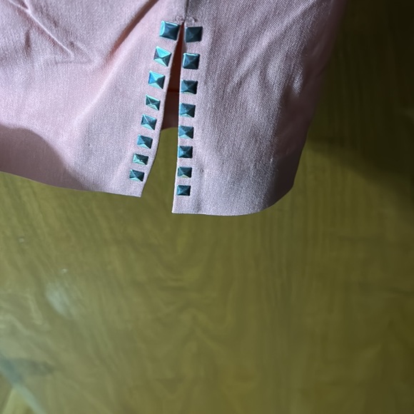 New with tags-size 22W peach capris - Picture 3 of 4